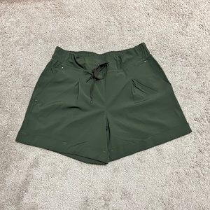 Womens trek shorts size medium -New